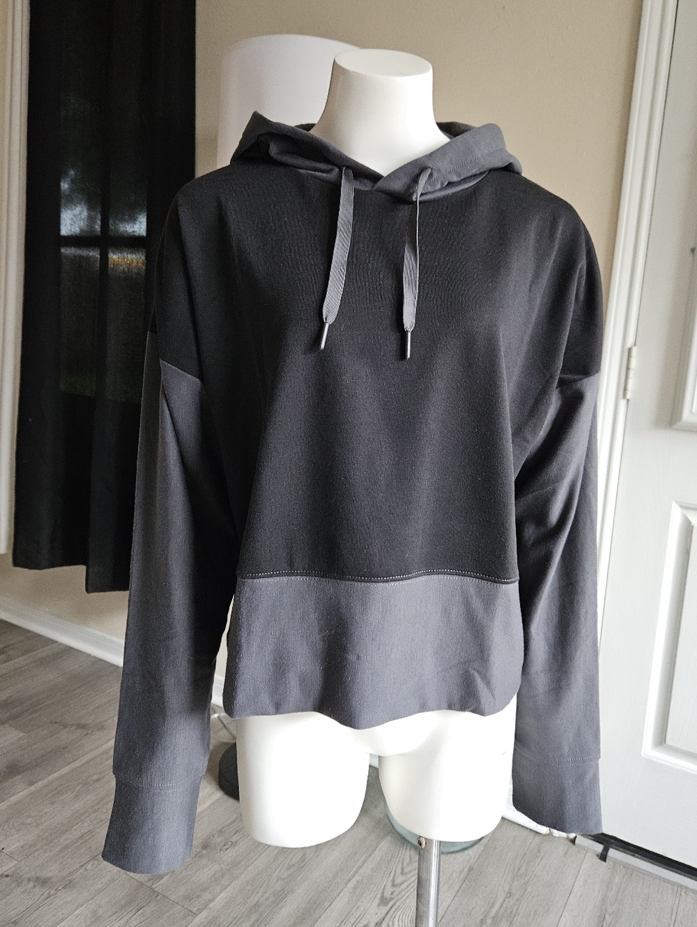 Sendara Colorblock Hoodie Size M Black/Gray